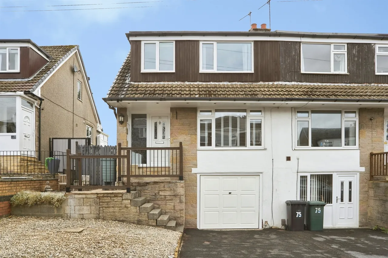 3 bed house for sale — Harewood Crescent, Oakworth, Keighley