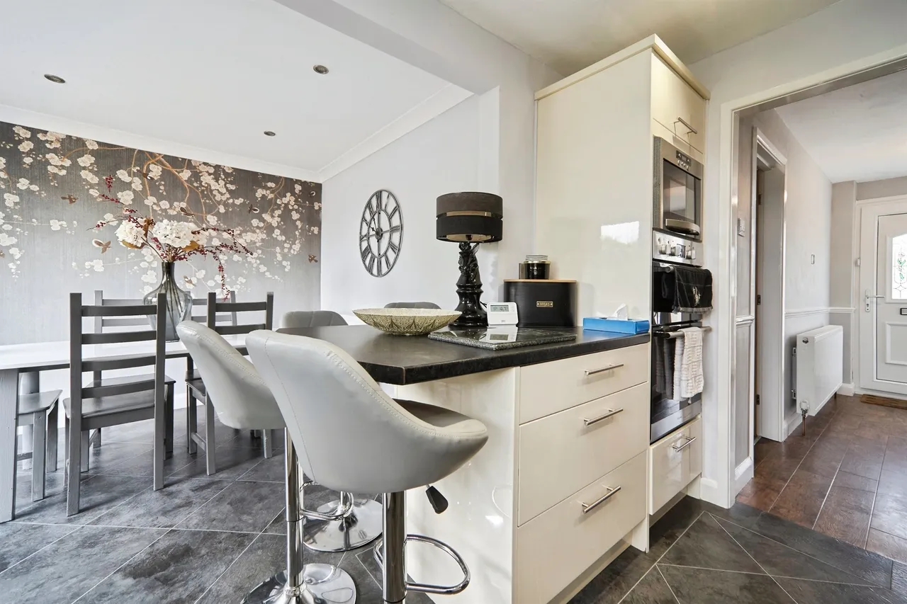 Harewood Crescent, Oakworth, Keighley, photo 5