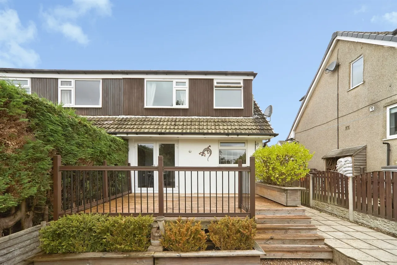 Harewood Crescent, Oakworth, Keighley, photo 11