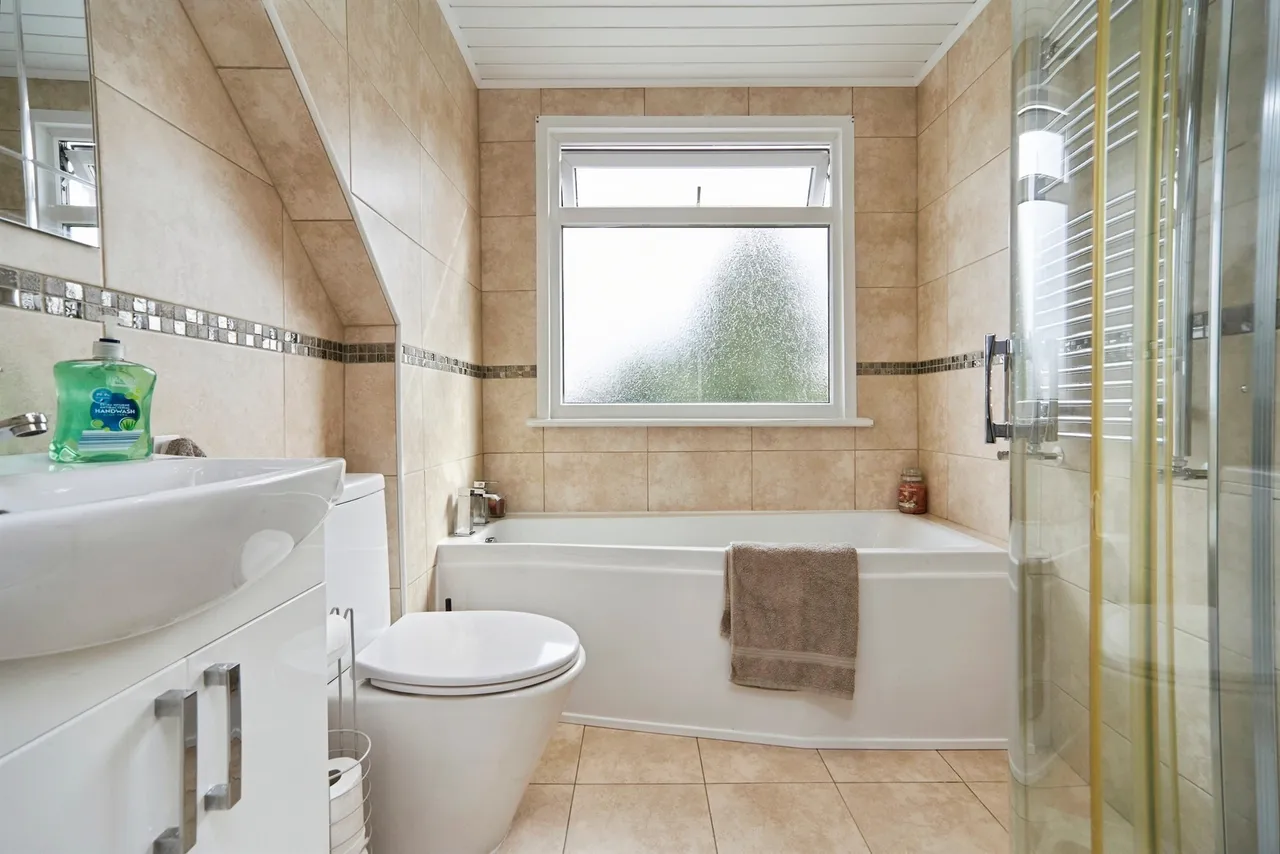 Harewood Crescent, Oakworth, Keighley, photo 10