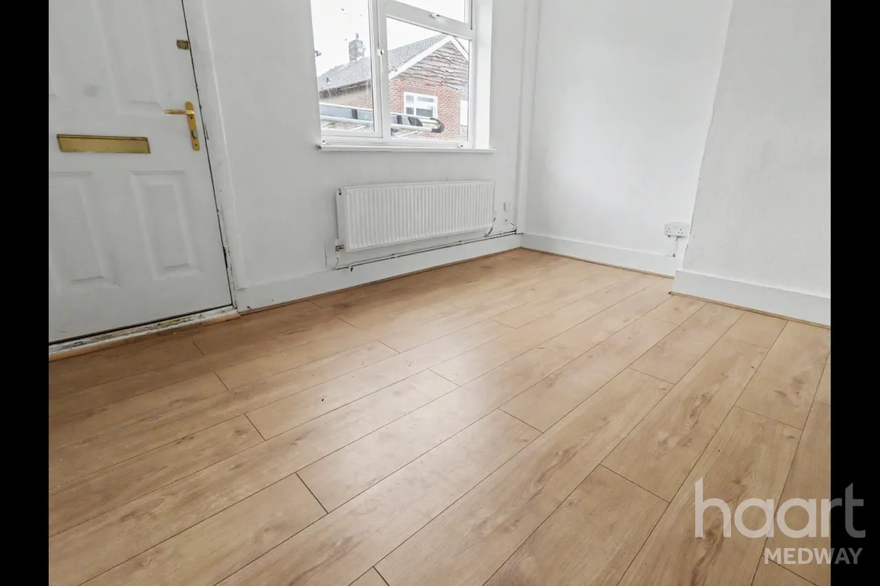 Taunton Road, DA11, photo 5