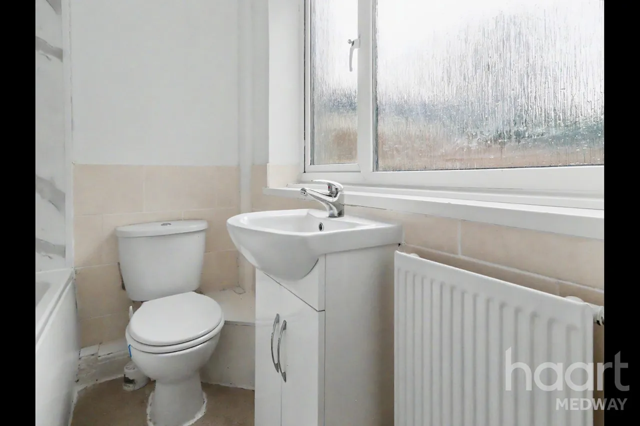 Taunton Road, DA11, photo 9