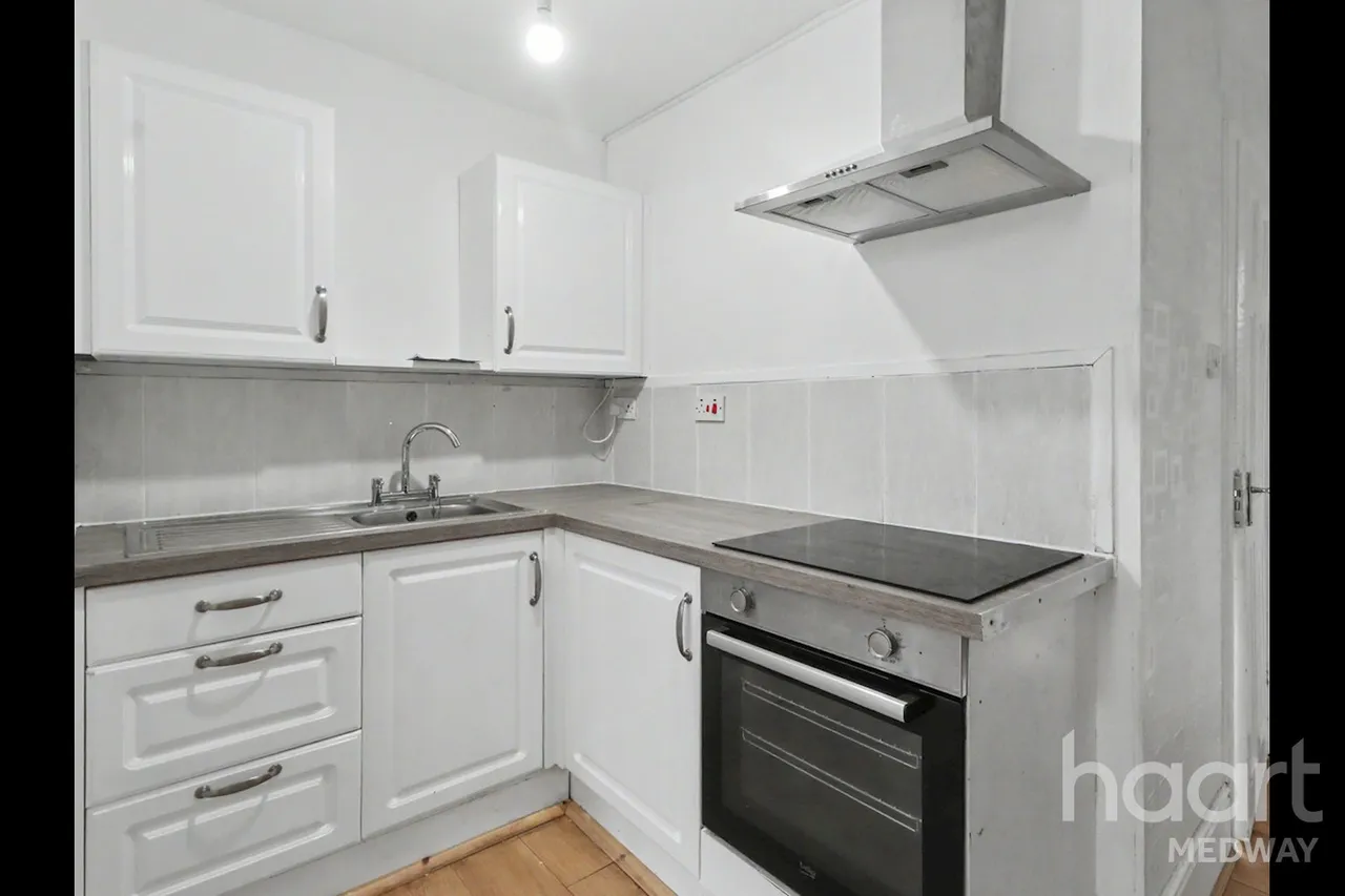 Taunton Road, DA11, photo 3