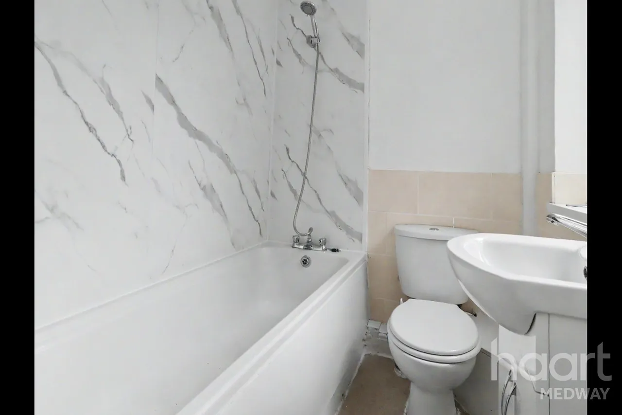 Taunton Road, DA11, photo 8