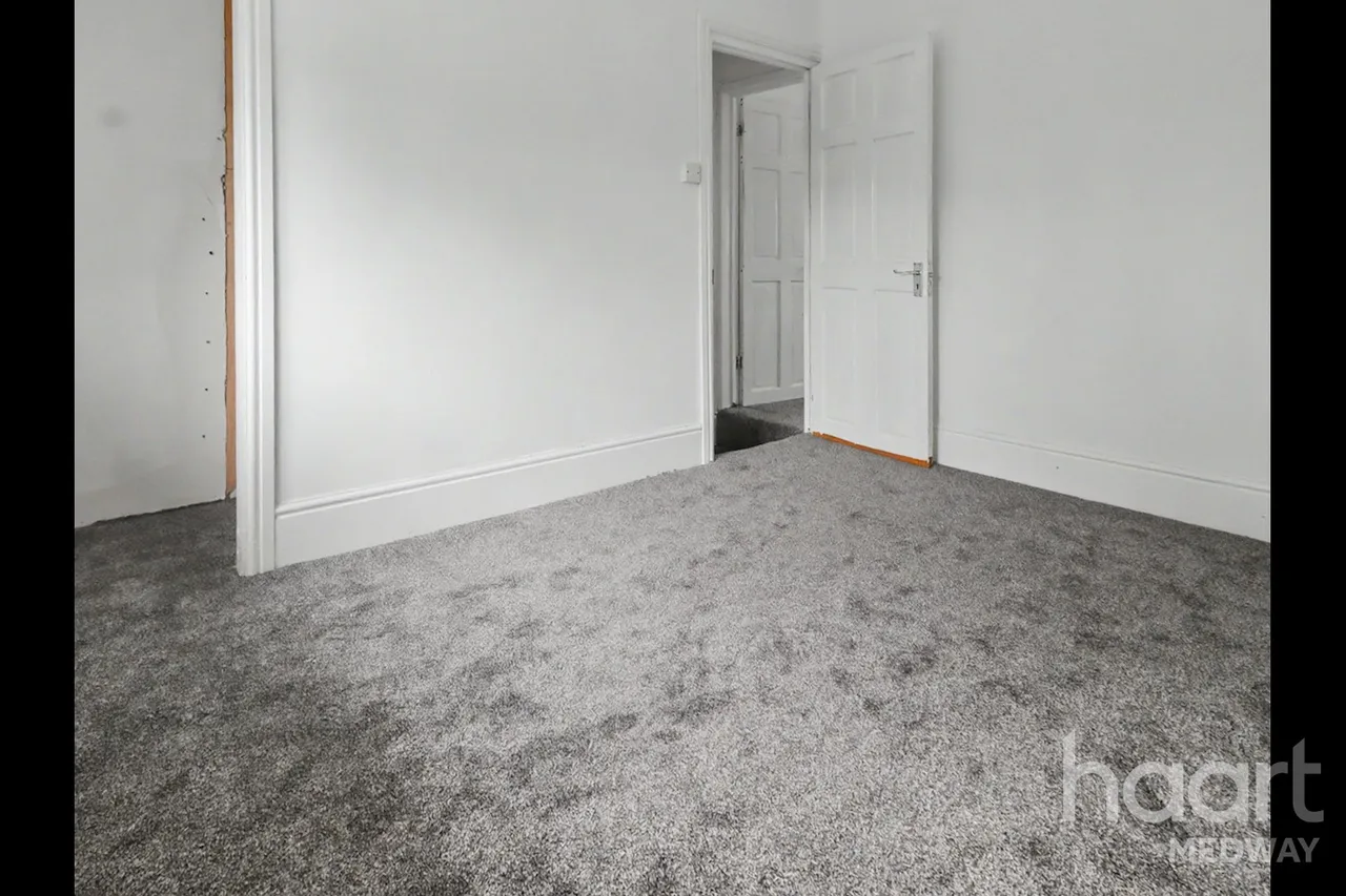 Taunton Road, DA11, photo 14