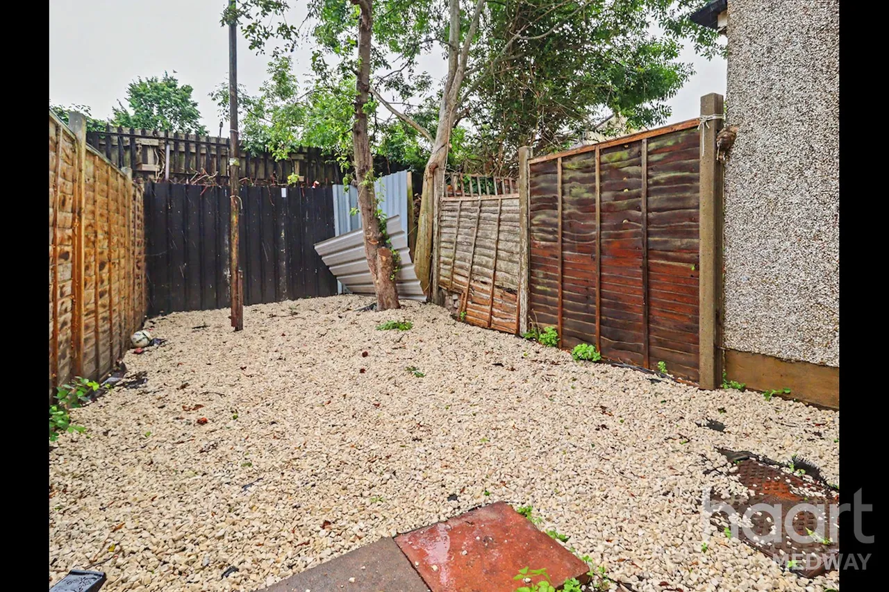Taunton Road, DA11, photo 15
