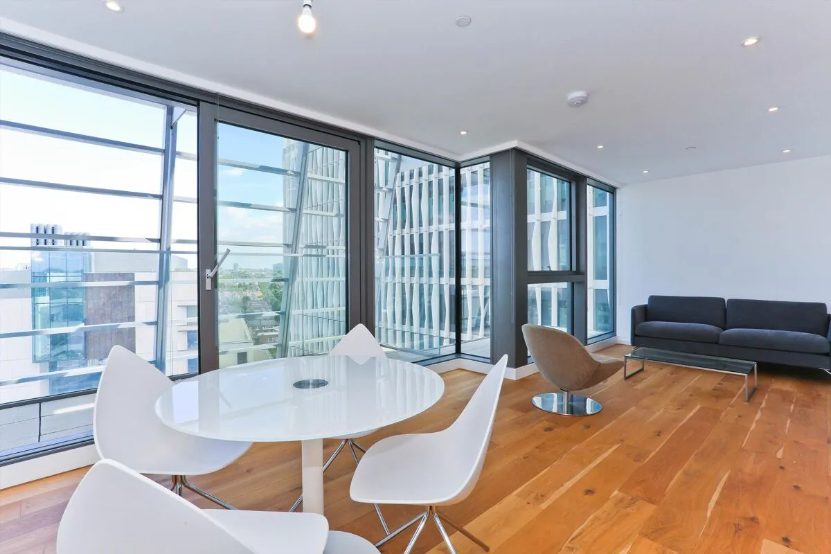 2 bed flat to rent, Wood Lane, White City, W12