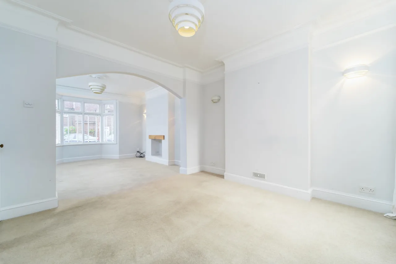 Clarendon Road, Ashford, TW15, photo 3