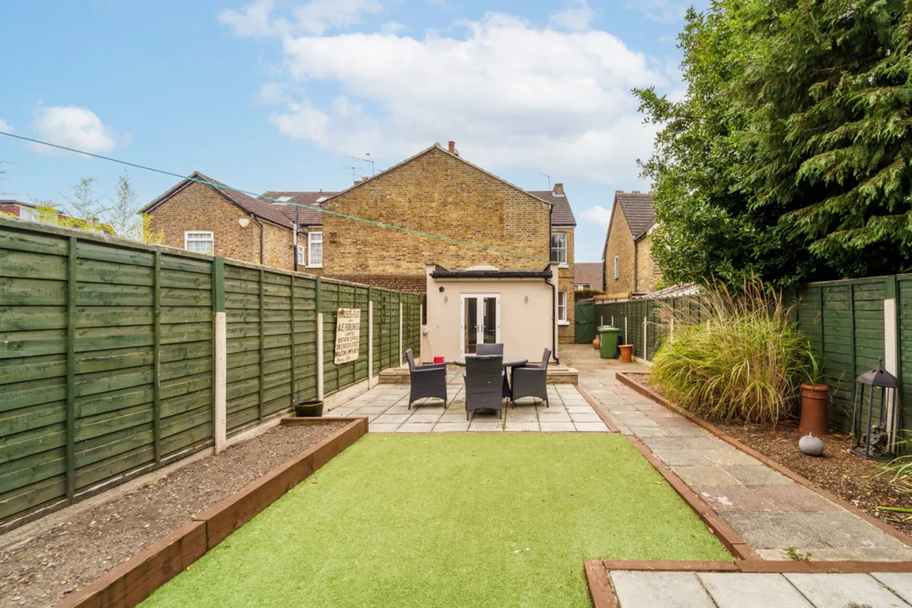 Clarendon Road, Ashford, TW15, photo 13