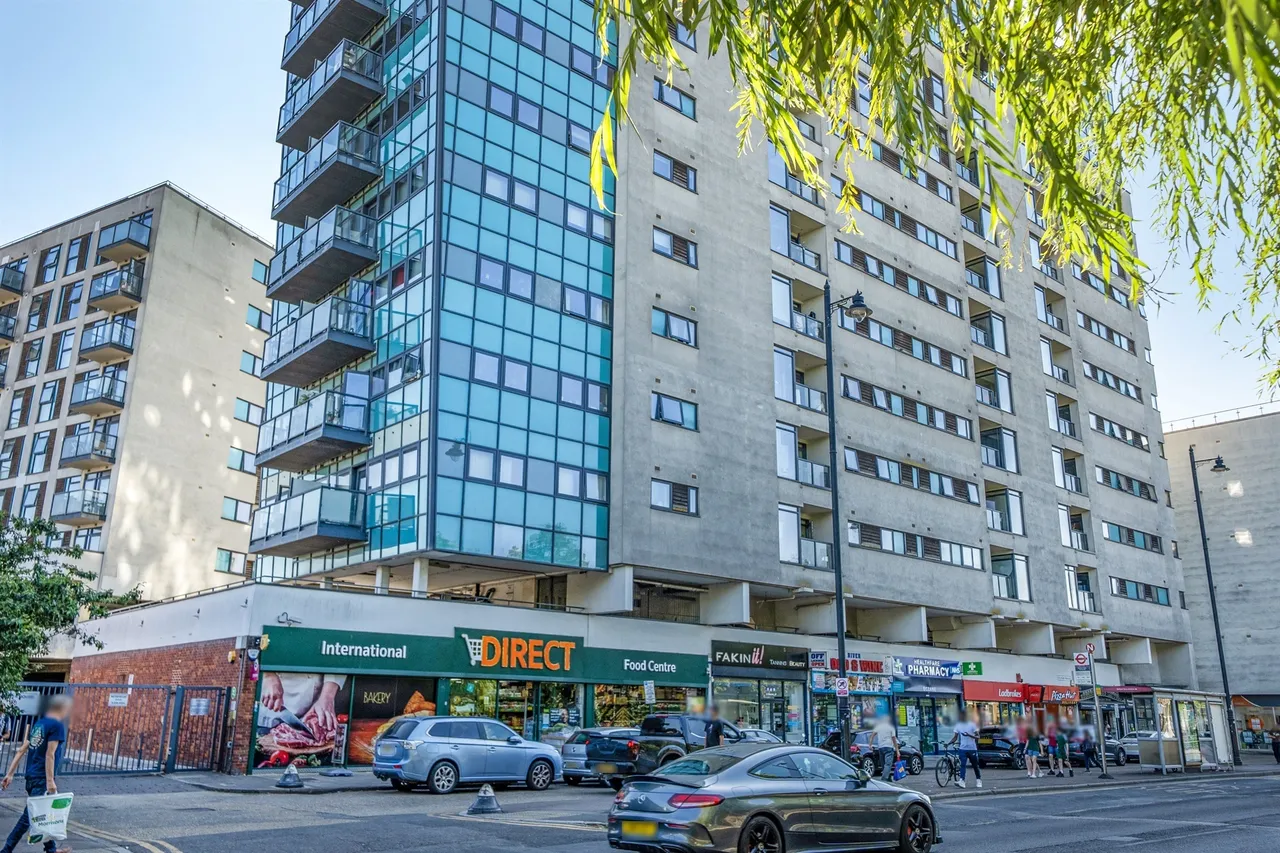 1 bed flat for sale — Colman Parade, Enfield