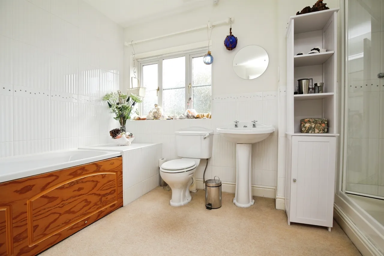 Pinetum Close, Devizes, SN10, photo 14