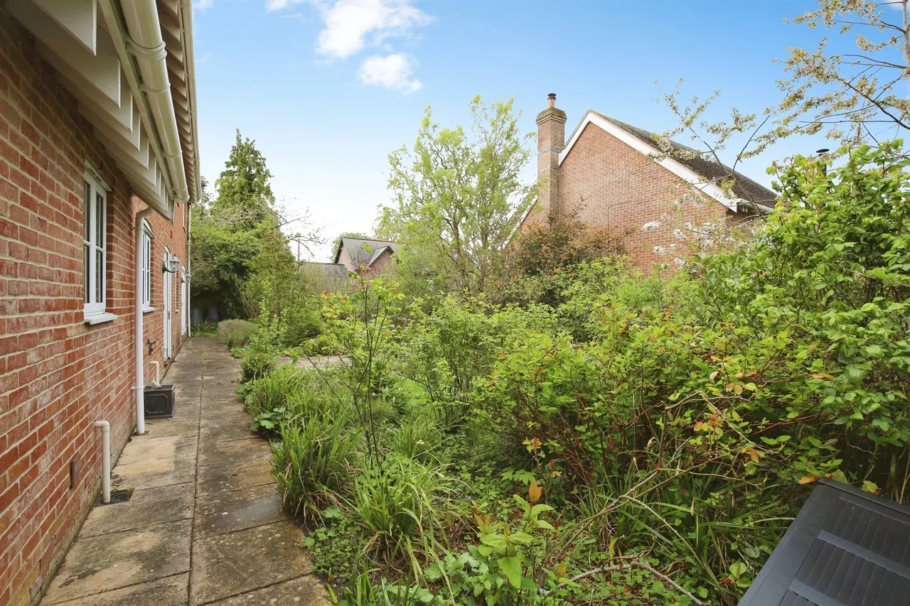 Pinetum Close, Devizes, SN10, photo 16