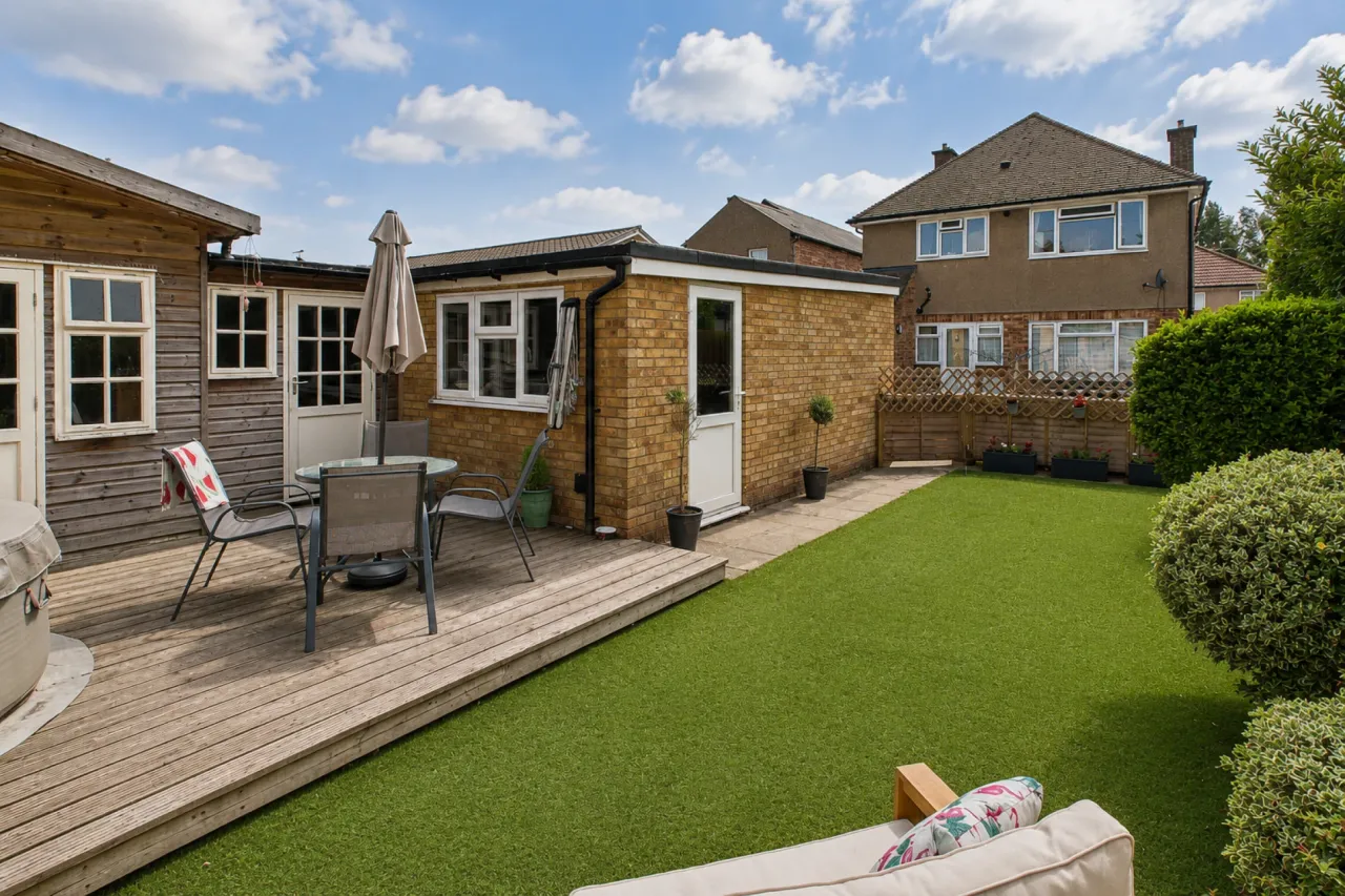 2 bed flat for sale, Adrian Road, Abbots Langley, WD5