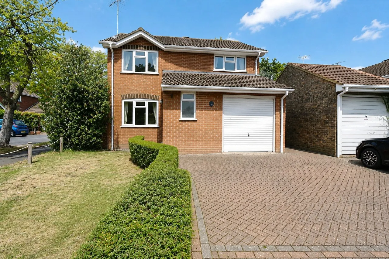 4 bed house for sale — Ashlea, Hook, Hampshire, RG27 9RQ