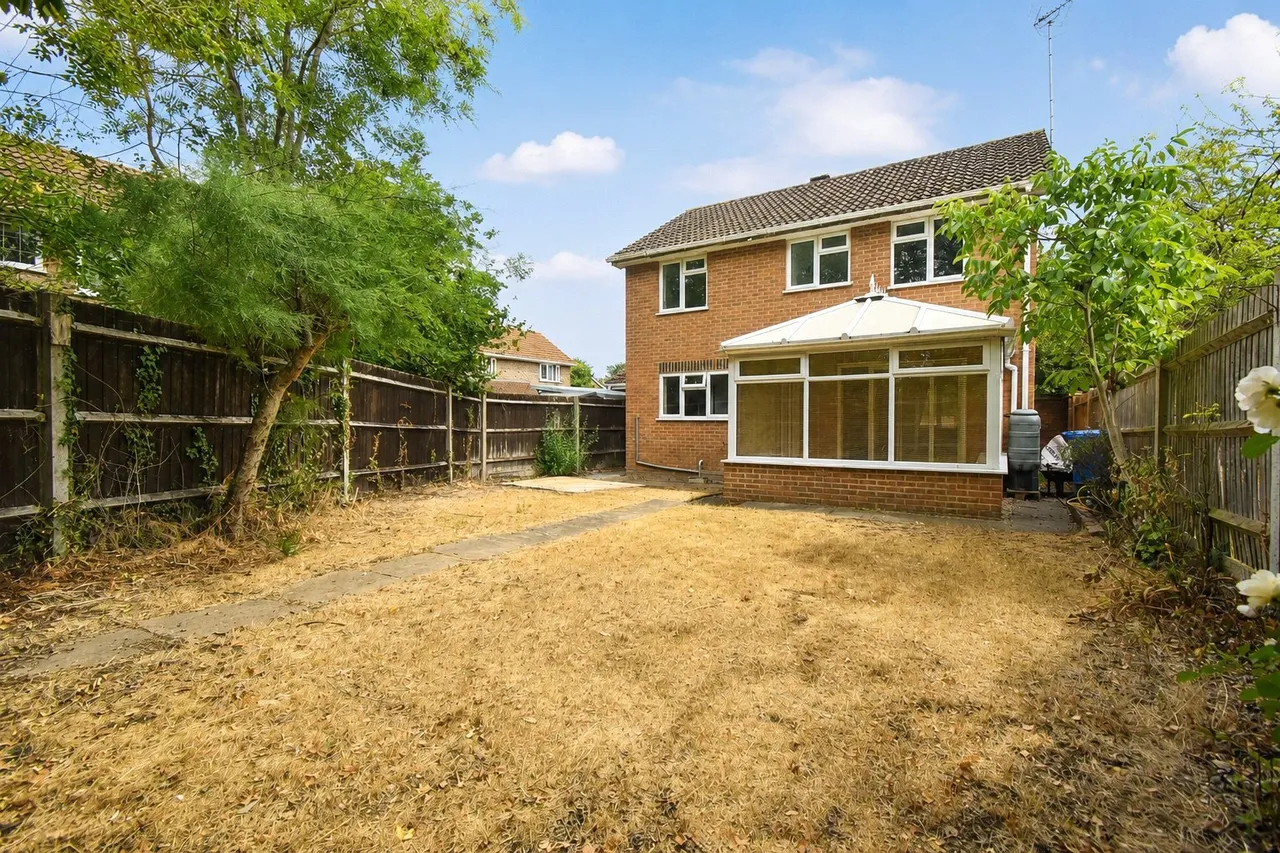 Ashlea, Hook, Hampshire, RG27 9RQ, photo 6