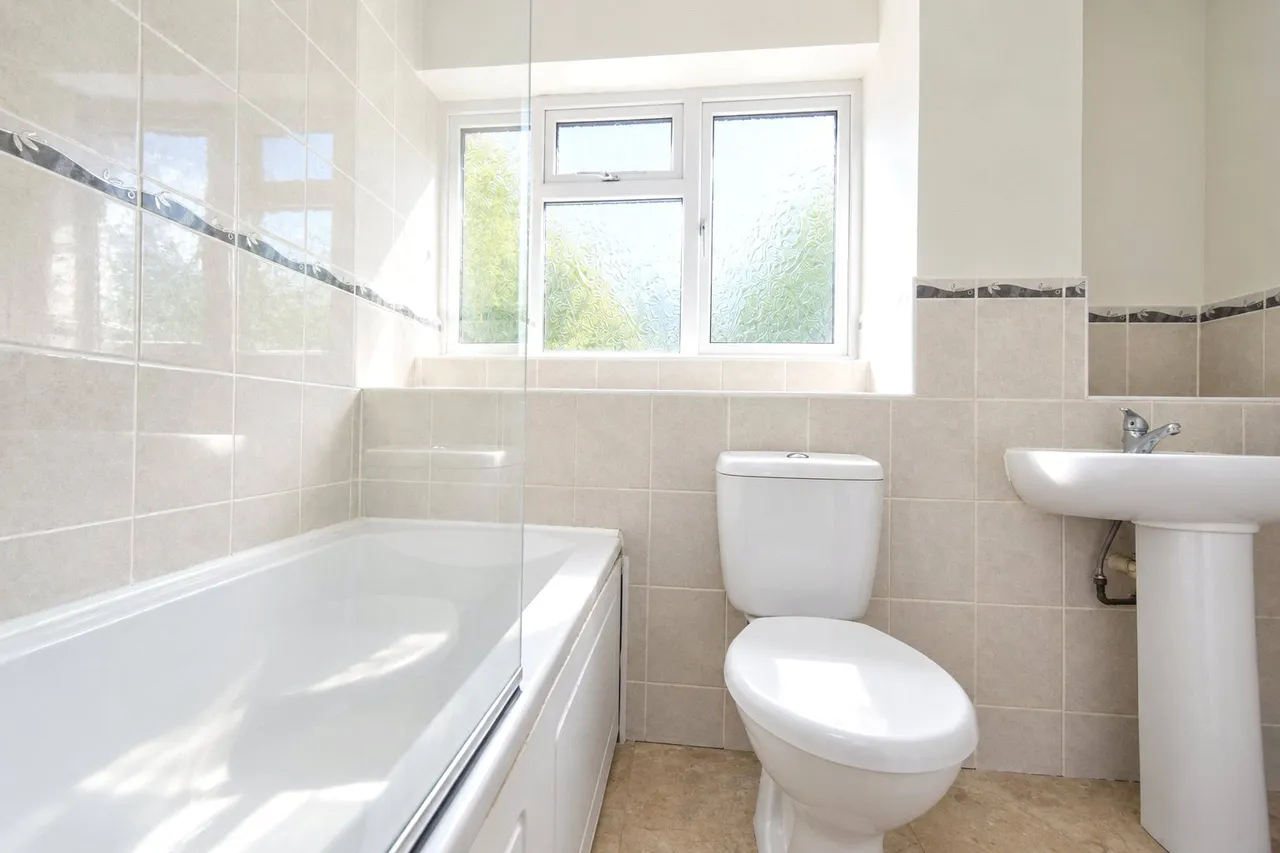 Ashlea, Hook, Hampshire, RG27 9RQ, photo 9