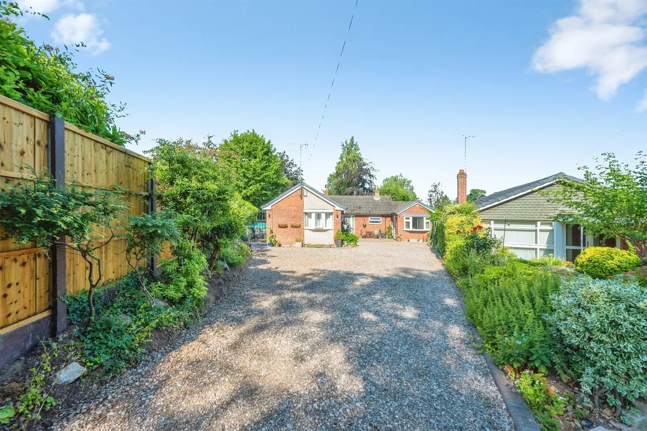 4 bed house for sale — Johnson Close, Lichfield