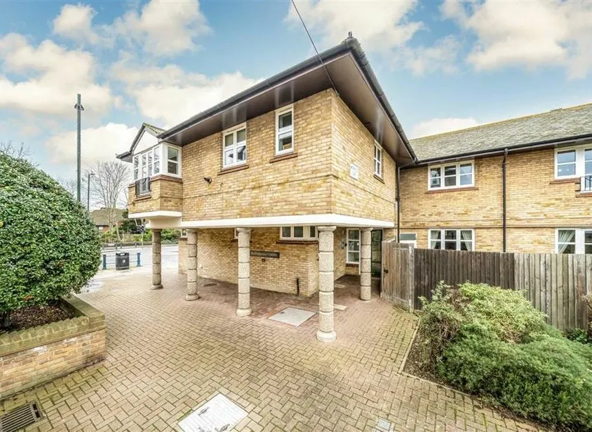 1 bed flat for sale, Walpole Road, Teddington, TW11