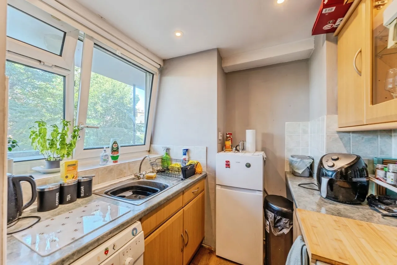Watford Close, London, SW11, photo 7