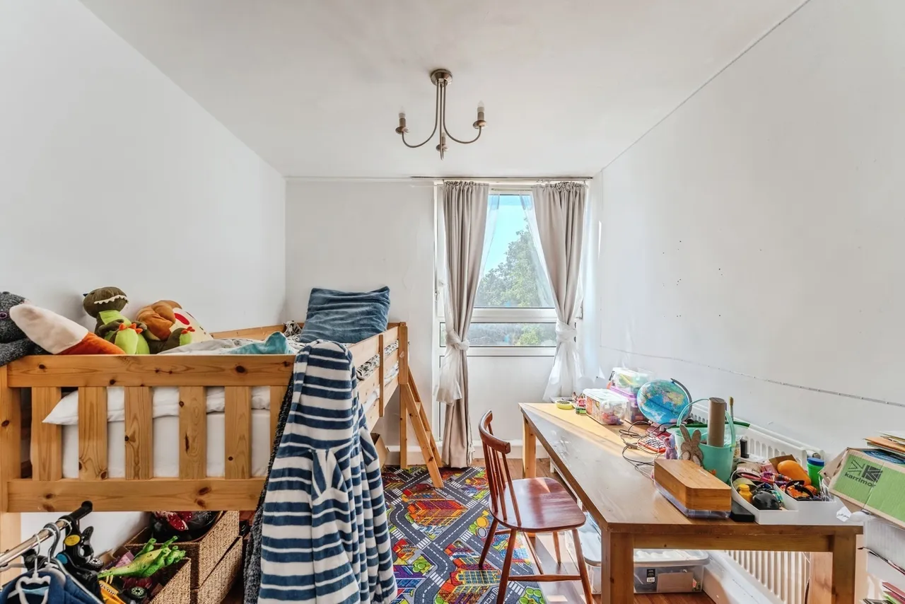 Watford Close, London, SW11, photo 11