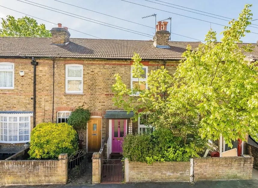 2 bed house for sale, St. Georges Road, Hanworth, TW13