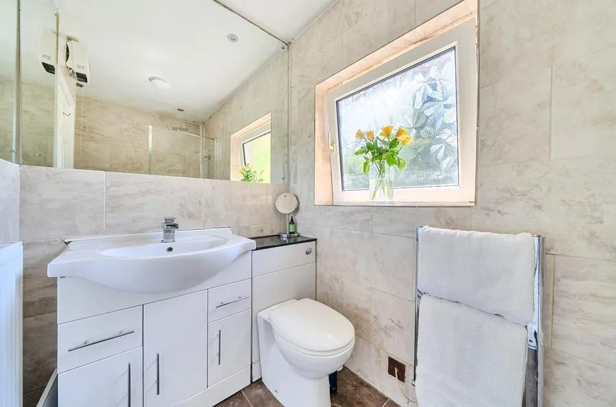 Roberts Road, Barton Stacey, SO21, photo 17