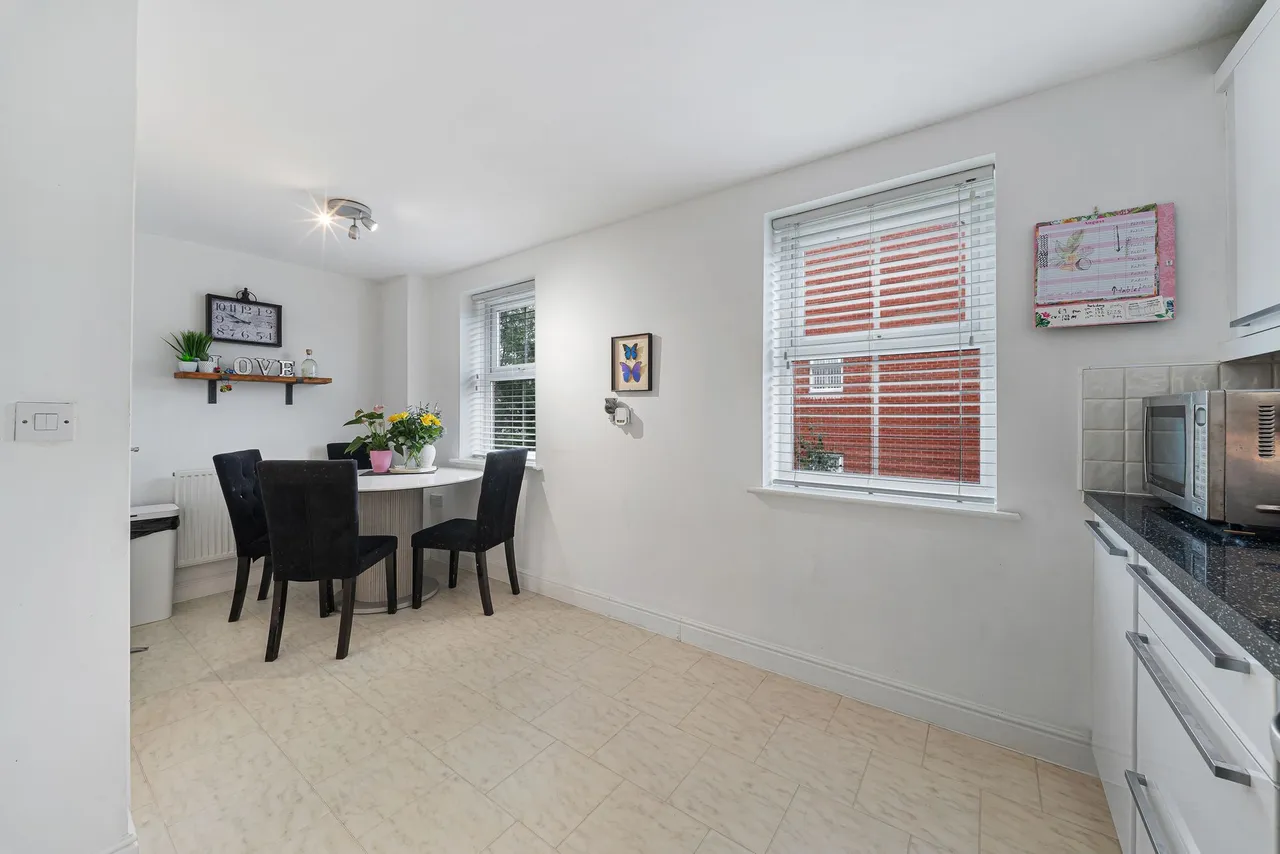 Lingwell Park, Widnes, Widnes, WA8 9YP, photo 5