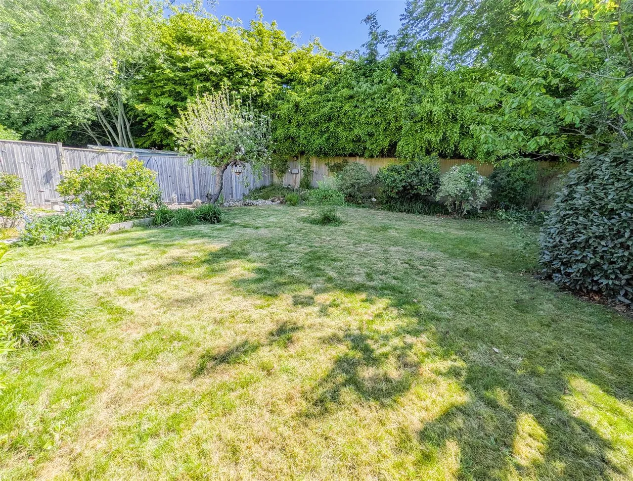 Hempstead gardens, Uckfield, TN22 1ED, photo 23