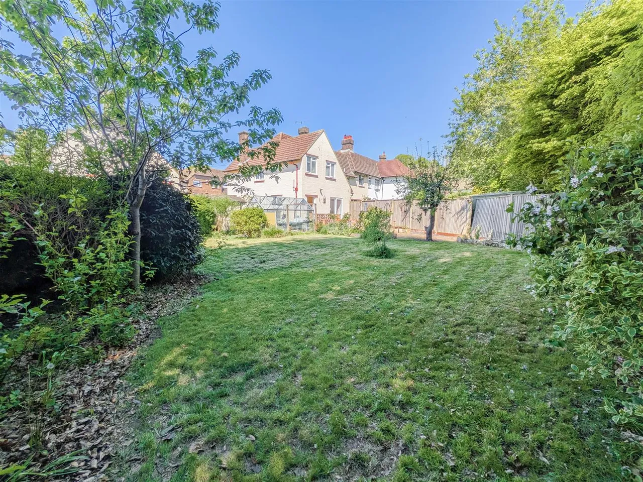 Hempstead gardens, Uckfield, TN22 1ED, photo 2
