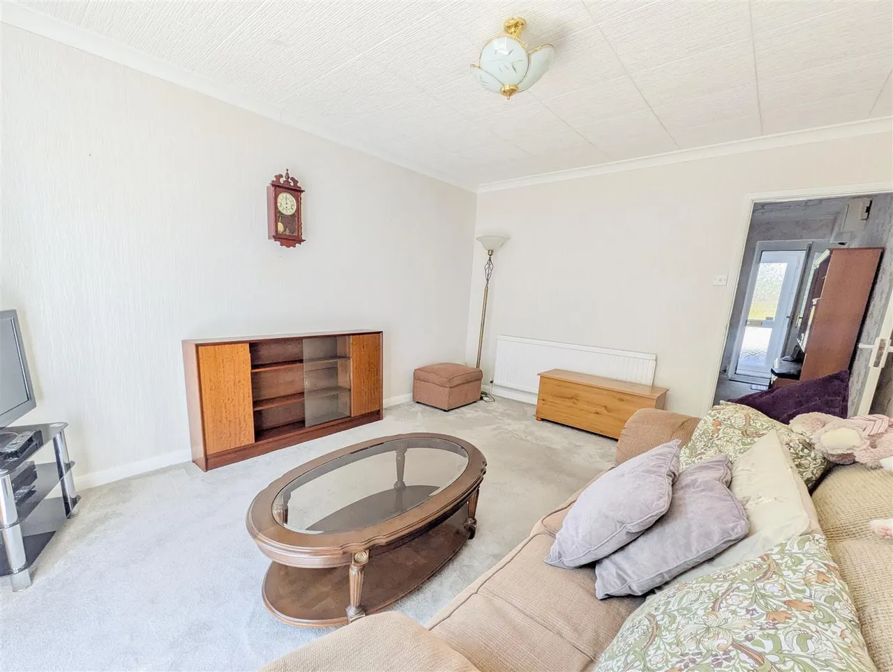 Hempstead gardens, Uckfield, TN22 1ED, photo 5
