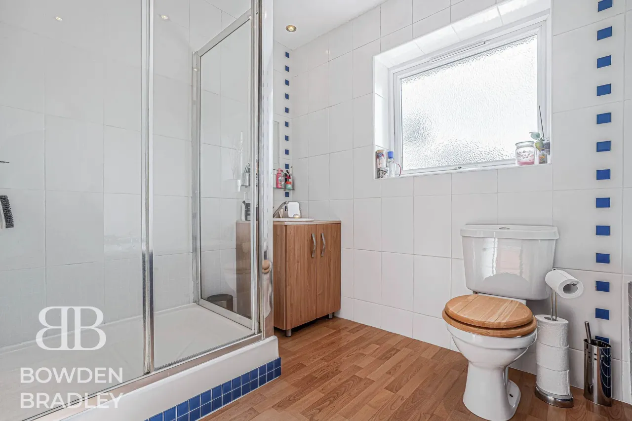Manford Cross, Chigwell, IG7, photo 13