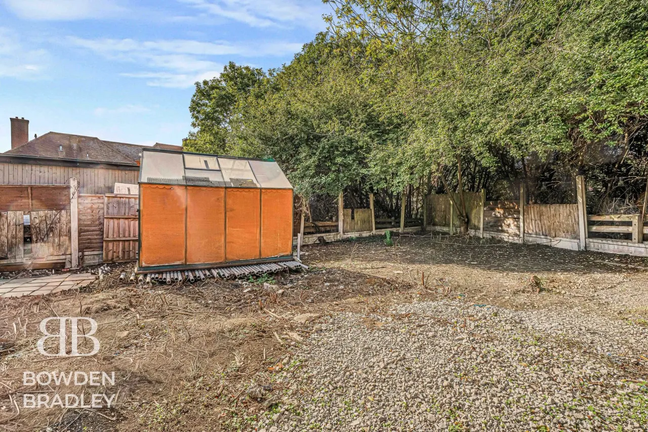 Manford Cross, Chigwell, IG7, photo 16