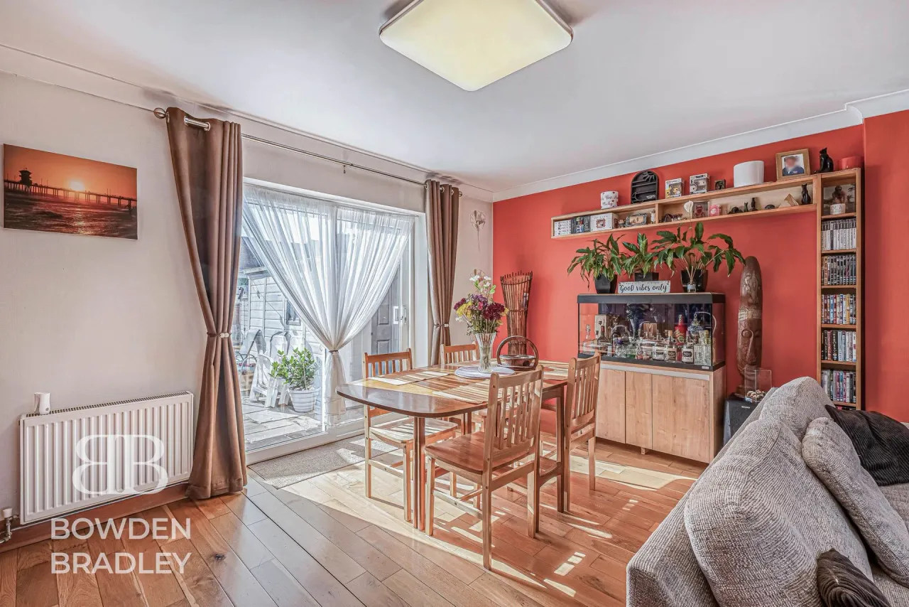 Manford Cross, Chigwell, IG7, photo 5