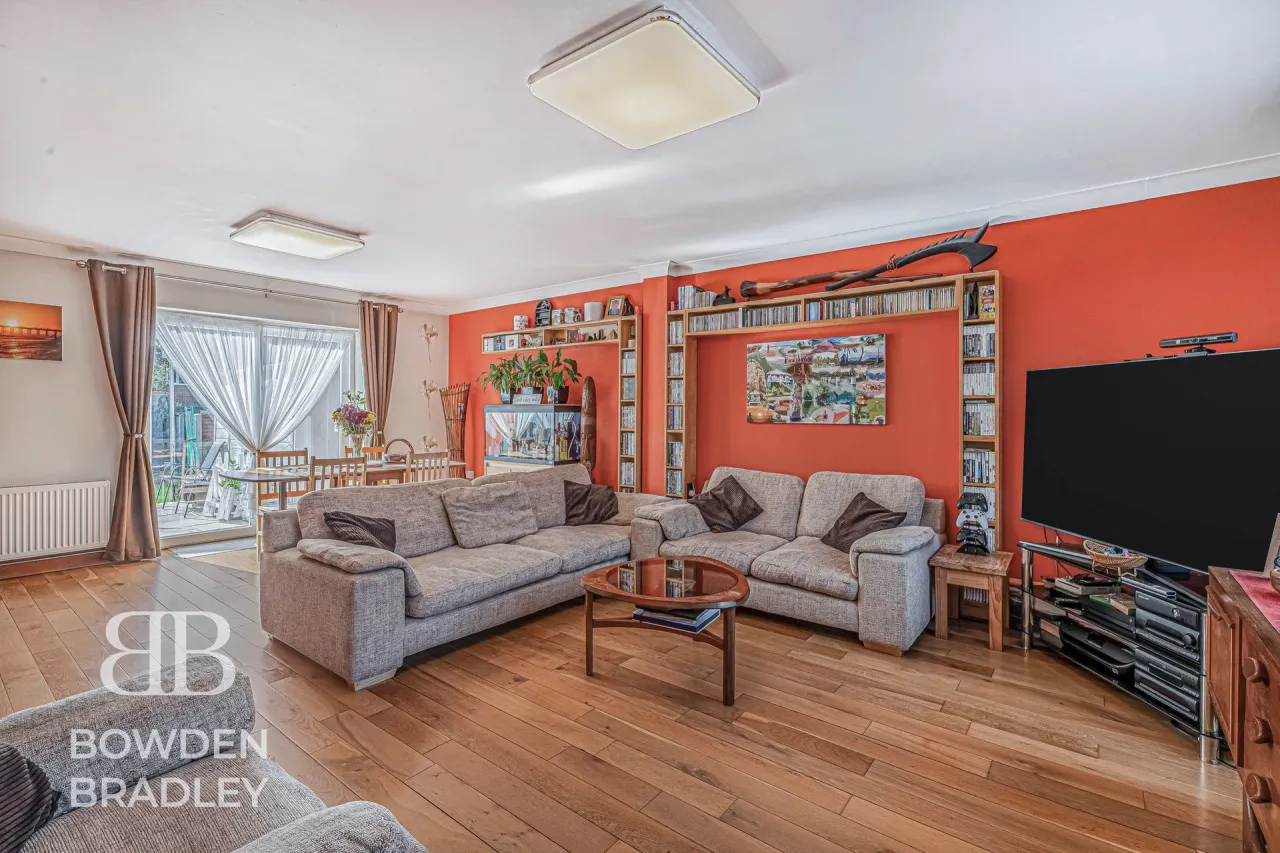Manford Cross, Chigwell, IG7, photo 2