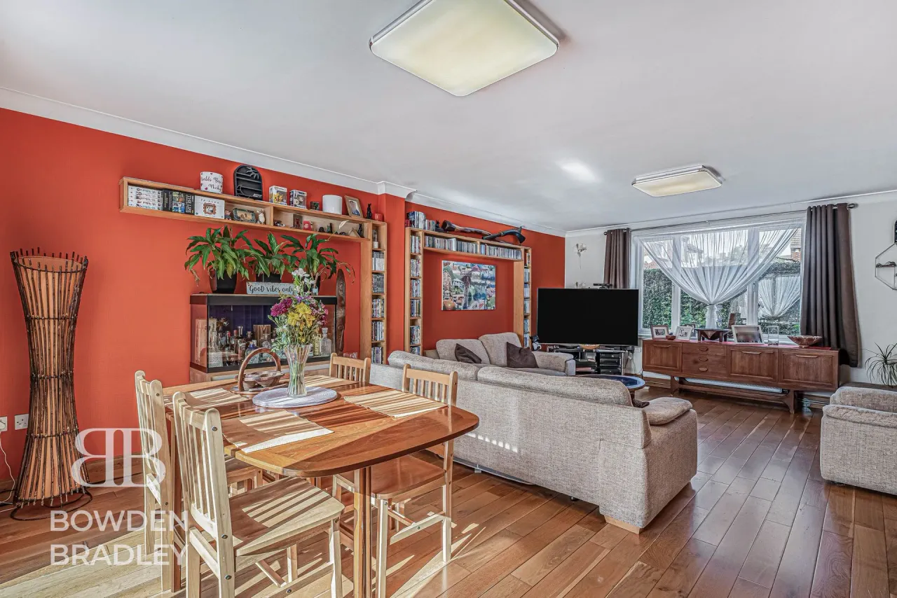 Manford Cross, Chigwell, IG7, photo 4