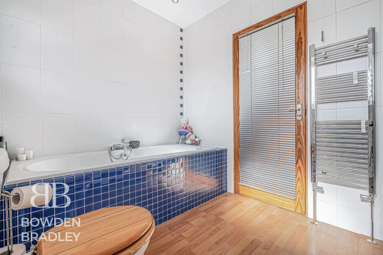Manford Cross, Chigwell, IG7, photo 12
