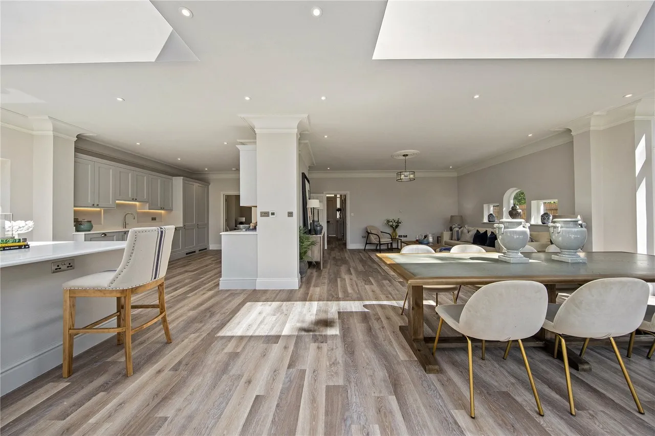 High Street, Hampton Hill, TW12, photo 8