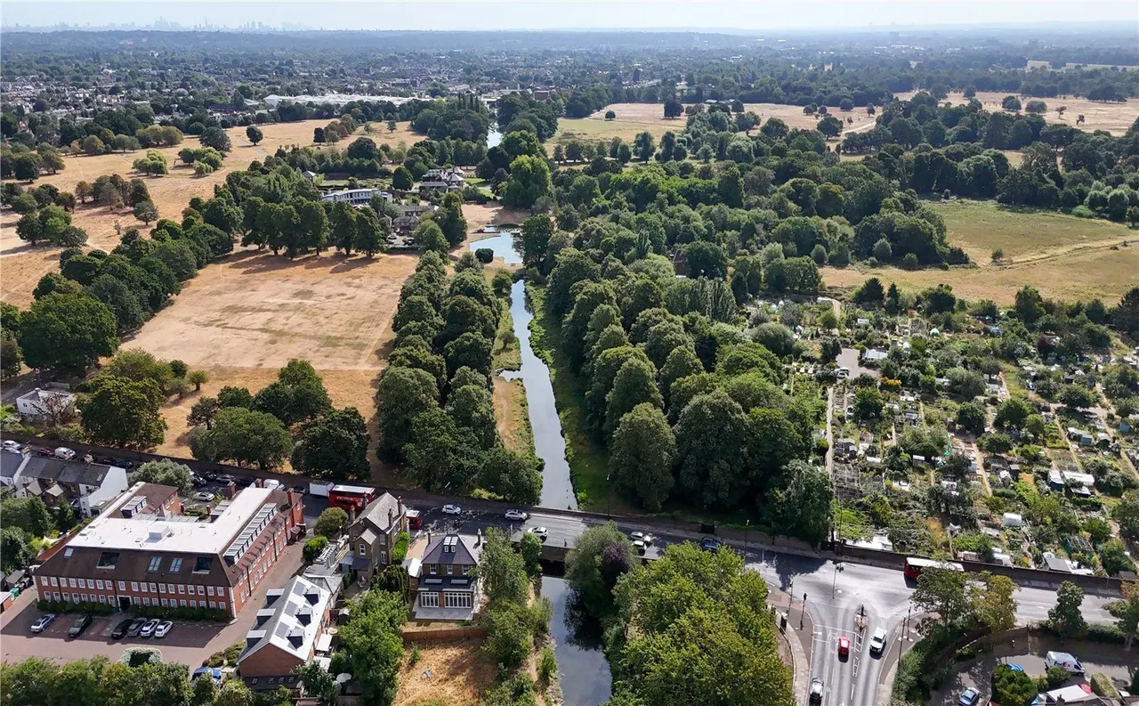 High Street, Hampton Hill, TW12, photo 46