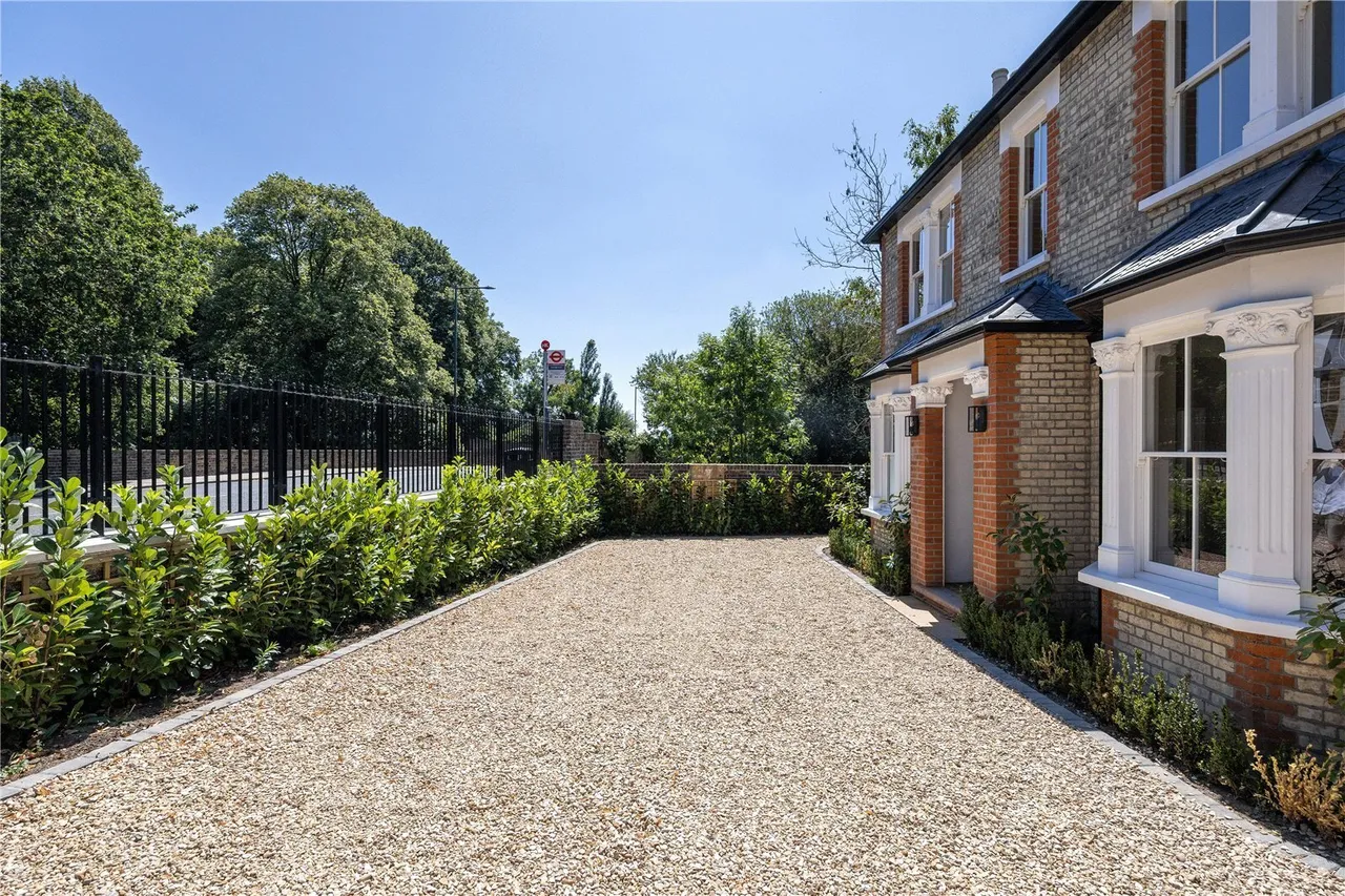 High Street, Hampton Hill, TW12, photo 41