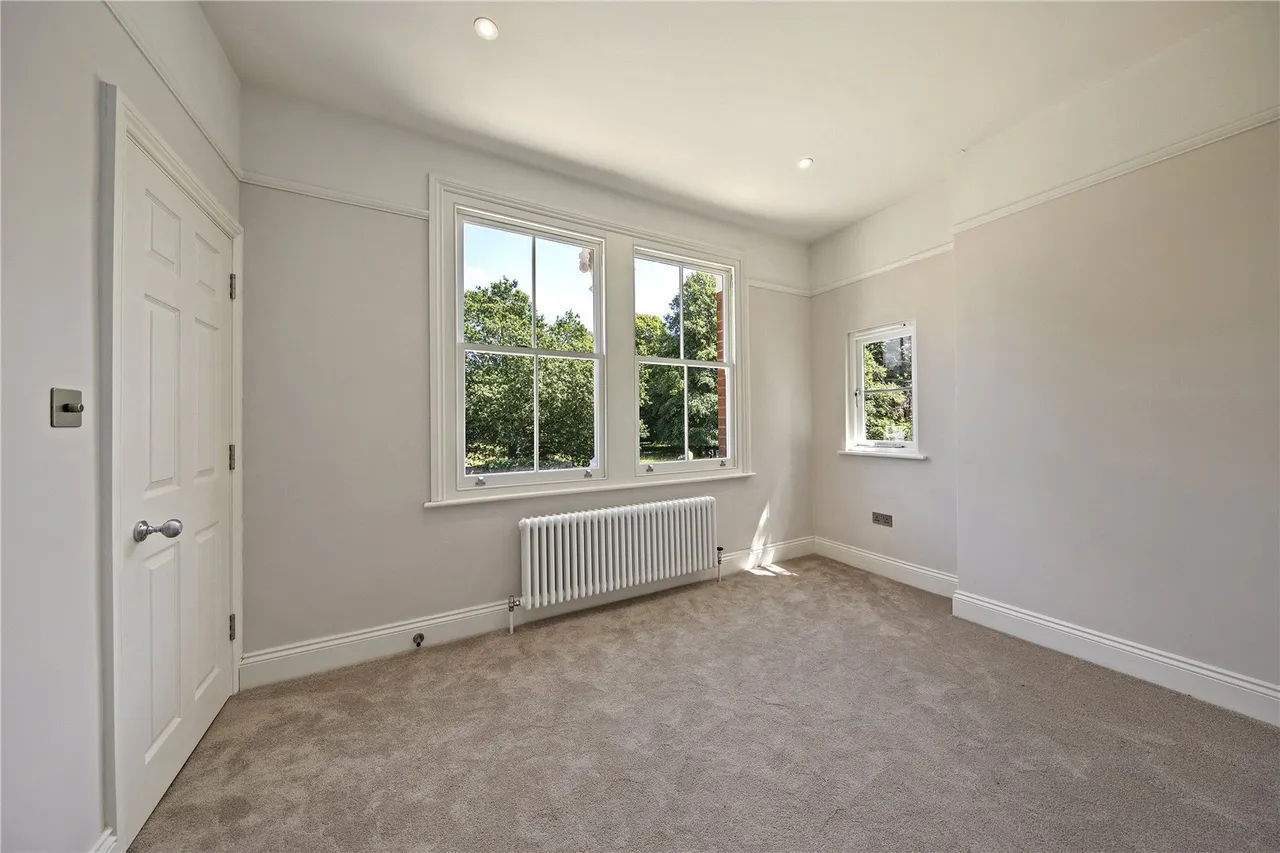 High Street, Hampton Hill, TW12, photo 28