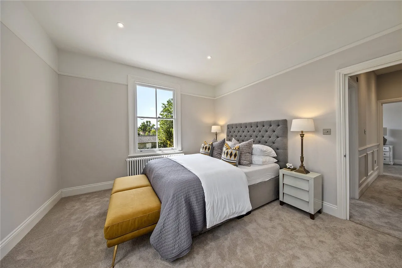High Street, Hampton Hill, TW12, photo 24