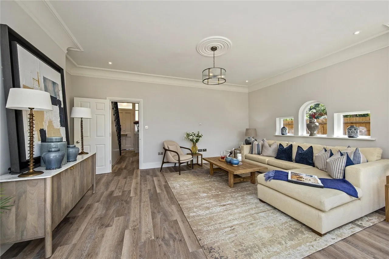 High Street, Hampton Hill, TW12, photo 16