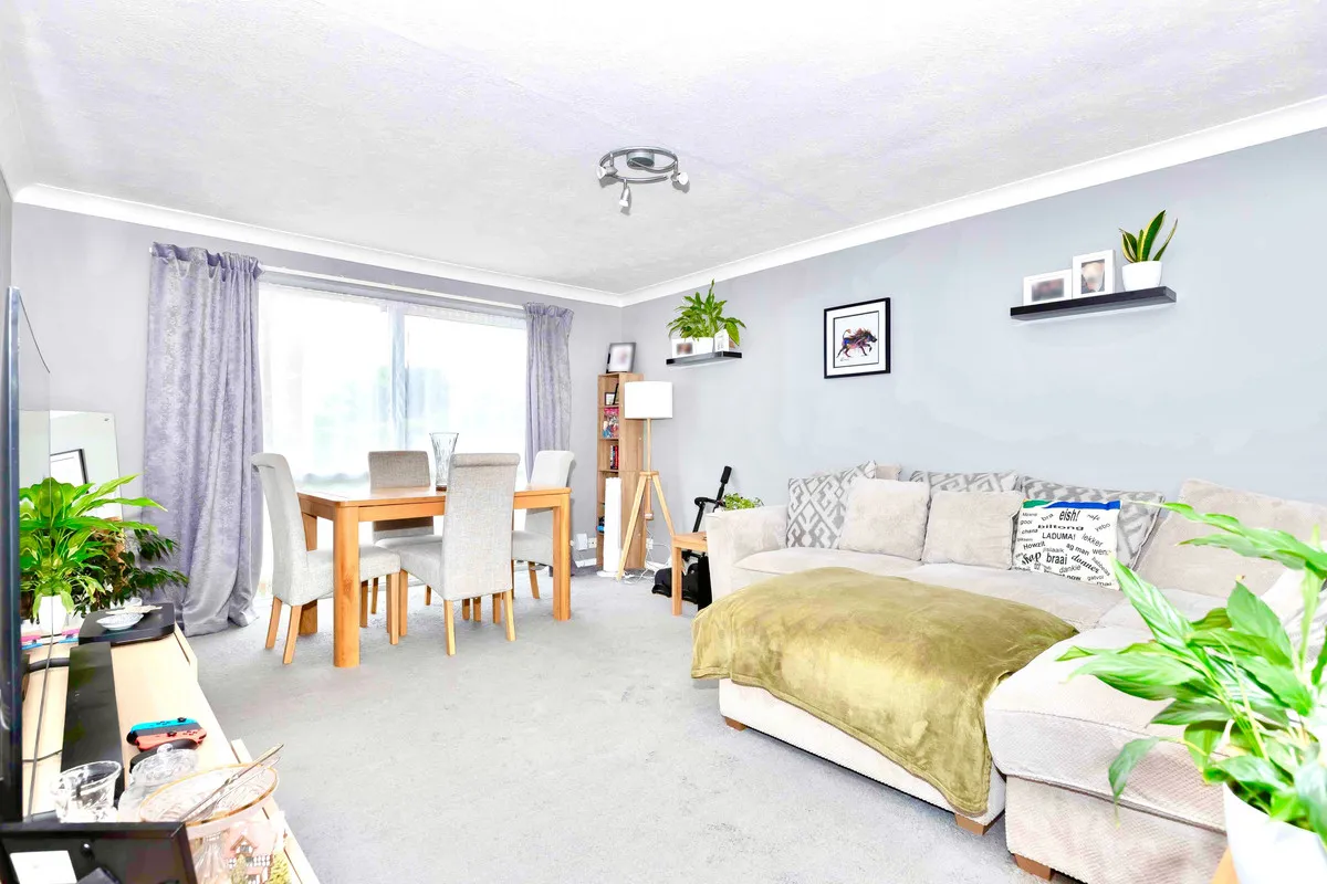 2 bed flat for sale — Worthing, BN13 2SJ