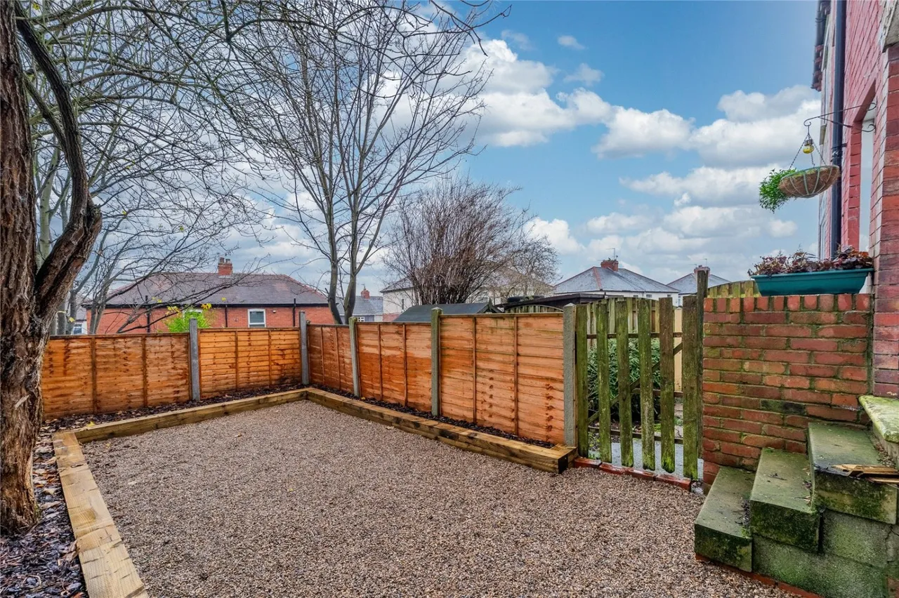 Field Crescent, South Elmsall, WF9, photo 3