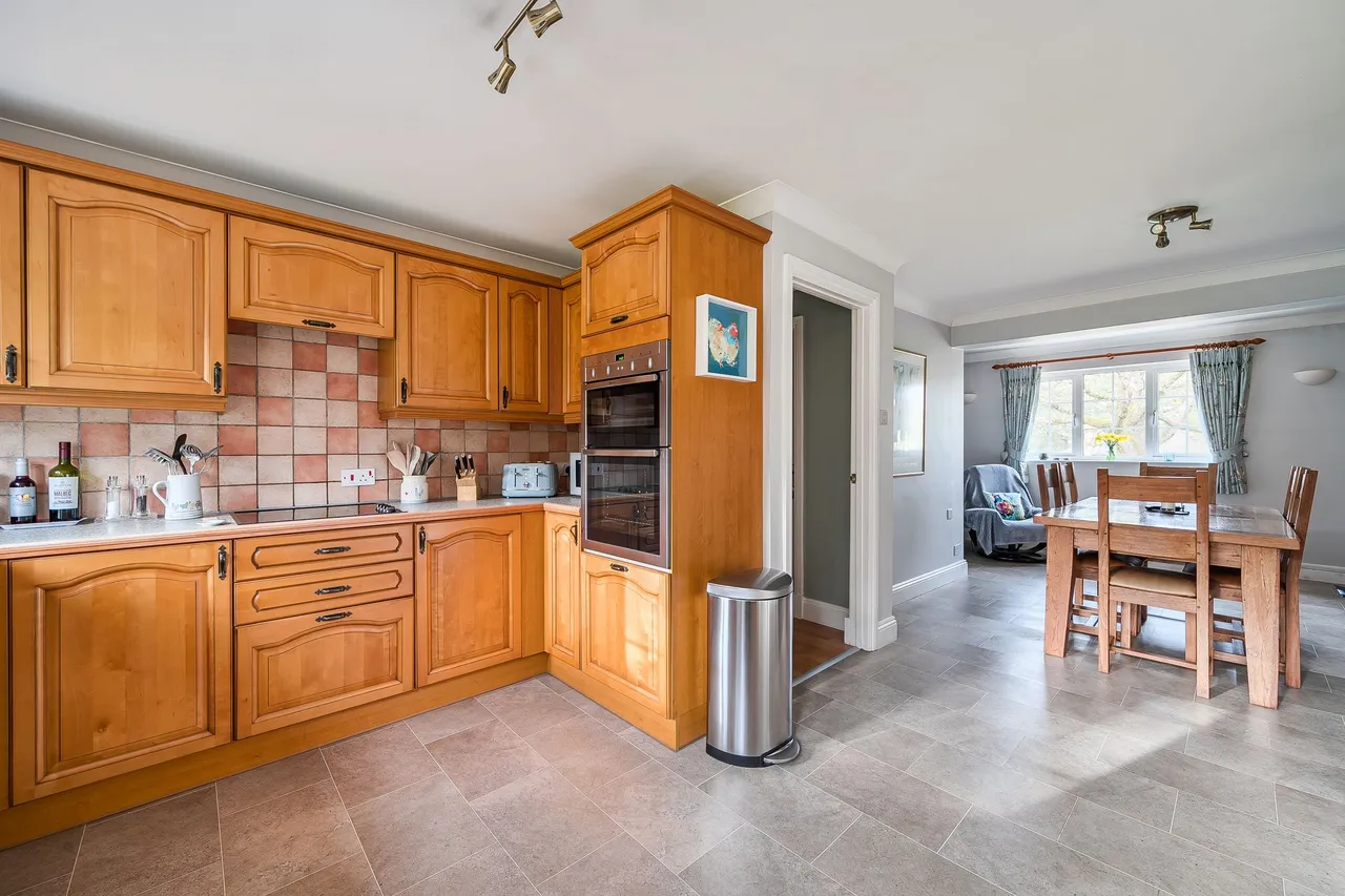 Chestnut Close, Storrington, RH20, photo 2