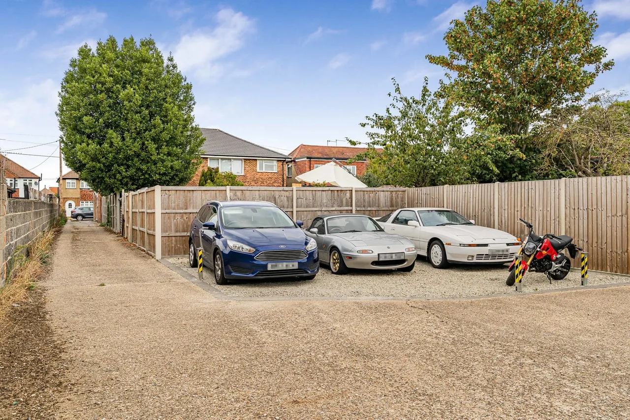 Ashgrove Road, Ashford, TW15, photo 16