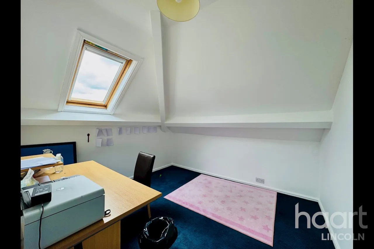 8 bed house to rent, Main Street, LN1