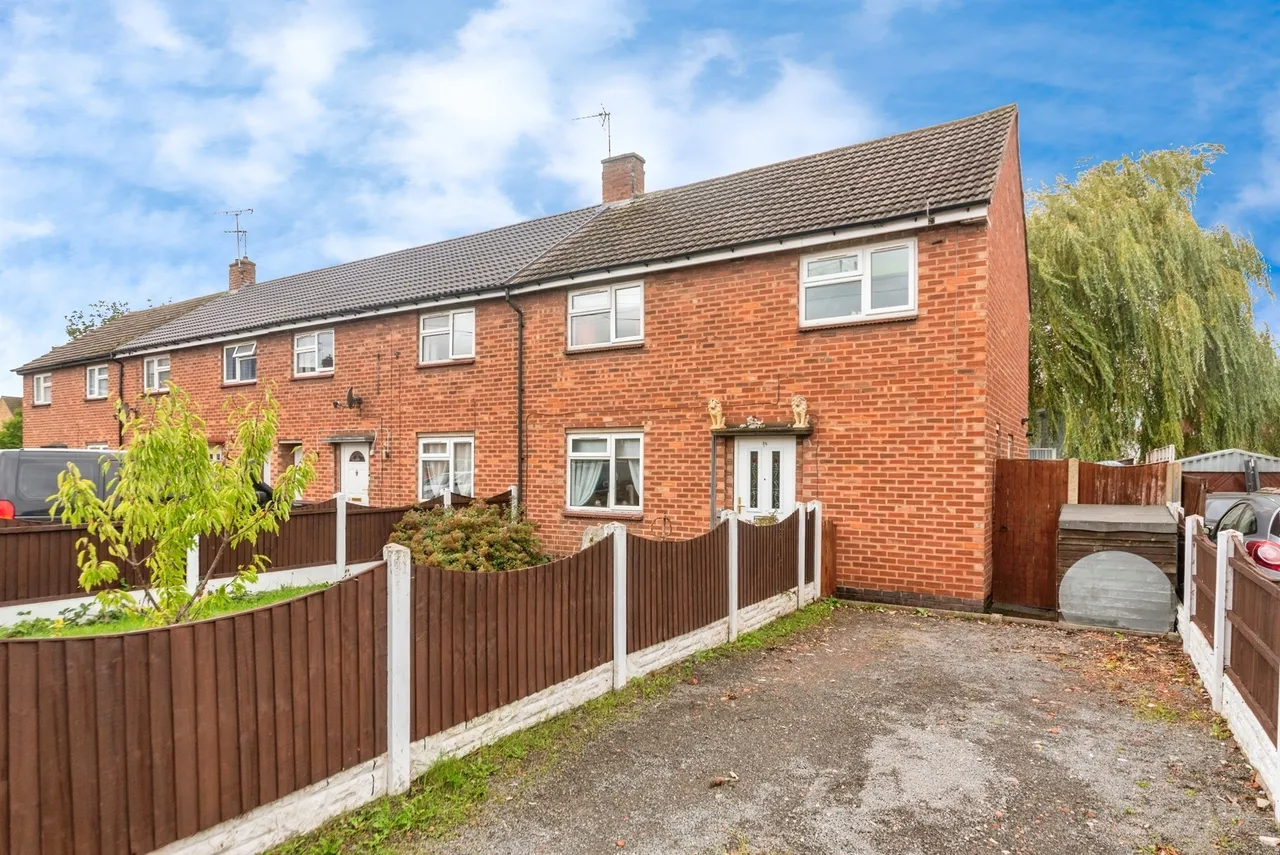 3 bed house for sale — Chatsworth Road, Newark