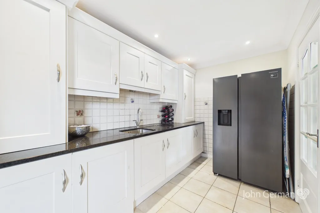 Blore Close, Ashbourne, photo 8
