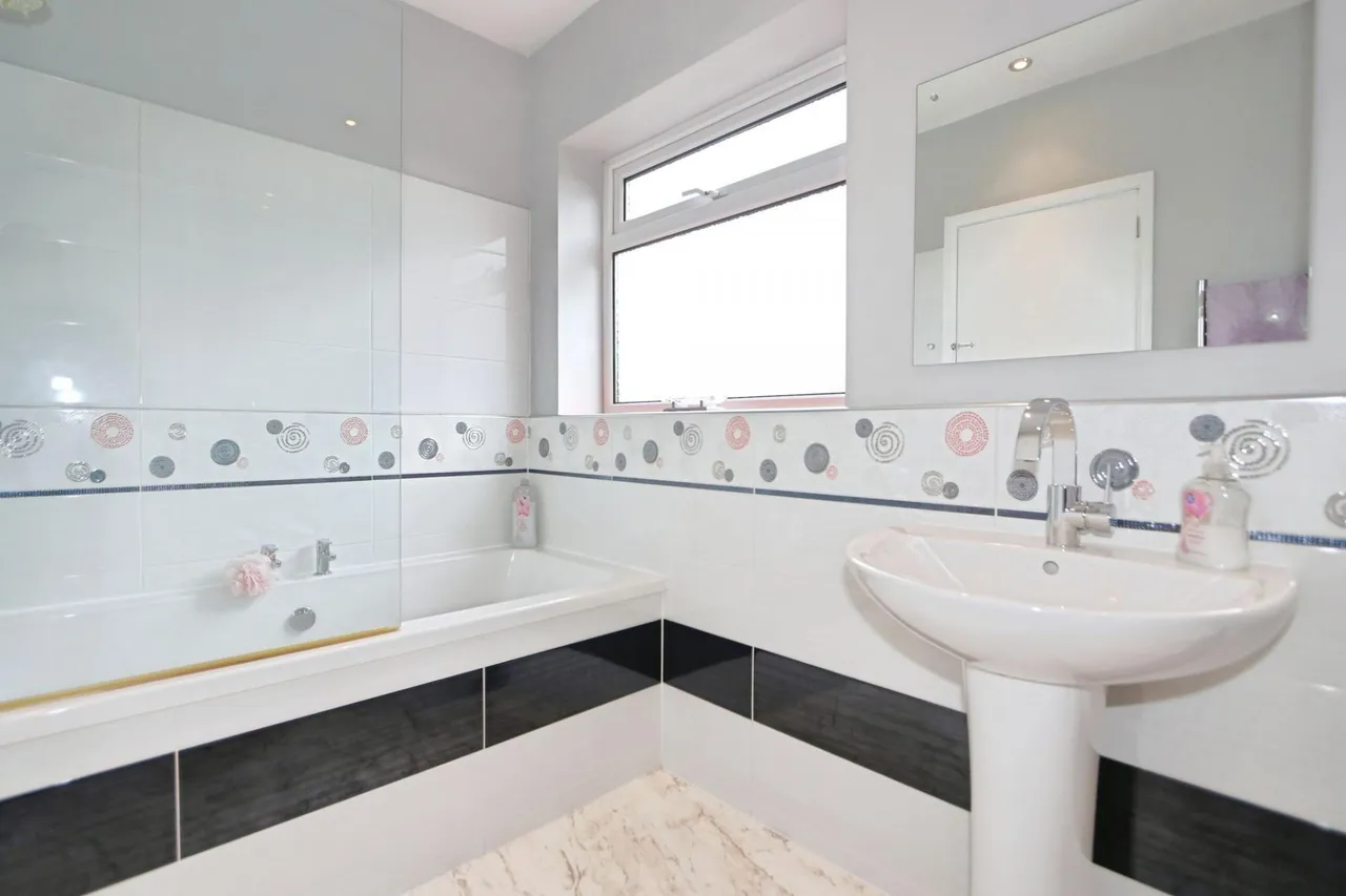 Heather Lane, Packington, LE65, photo 18